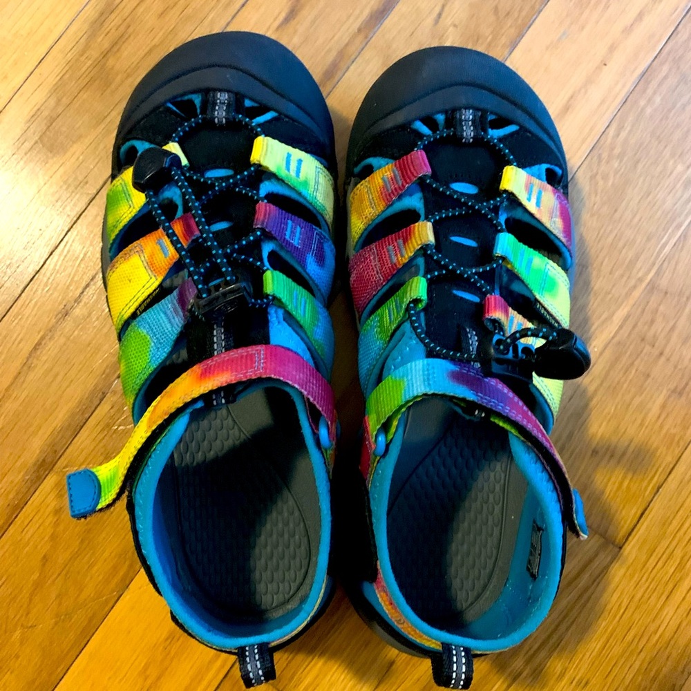 Women's Newport Retro rainbow sandals